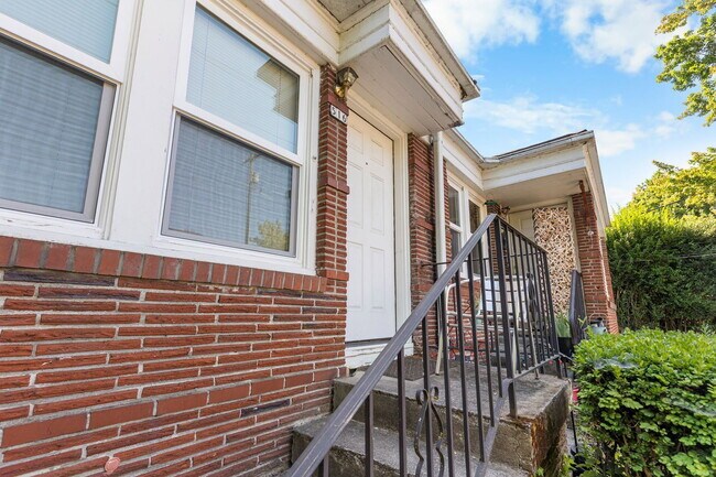 Building Photo - 516 SE 15th Ave