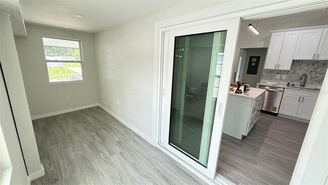 Building Photo - 37542 Eiland Blvd