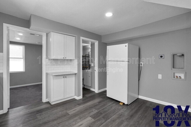 Building Photo - 2767 Hiawatha St