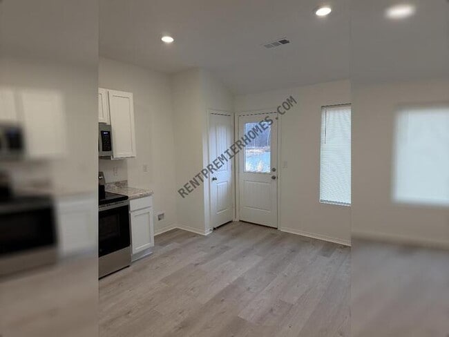 Building Photo - 43 Remington Ln