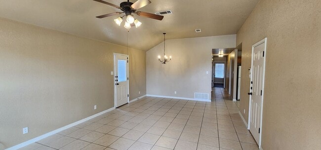 Building Photo - Beautiful 3bed/2bath Duplex near Clear Cre...