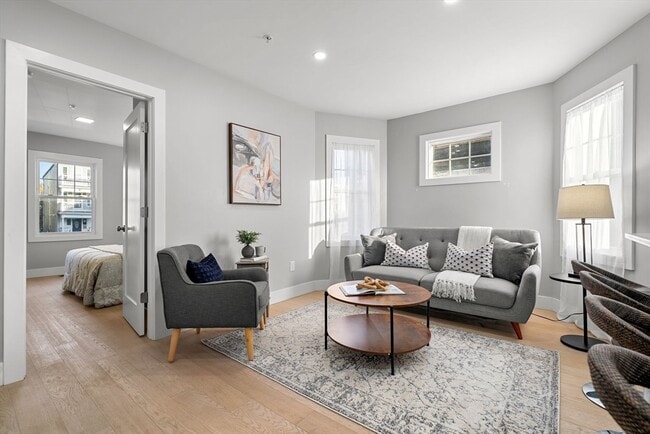 Building Photo - 679-683-683 Columbia Rd