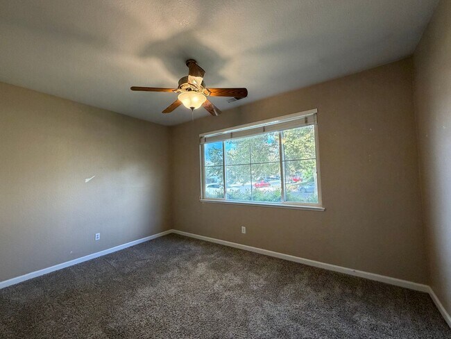 Building Photo - Single story home in Salida!