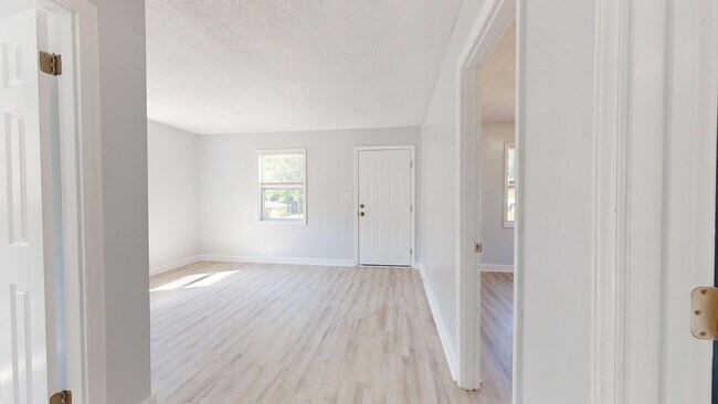 Building Photo - Two bedroom apartment for $1199 per month ~5 minutes from the Airport in a quaint and quiet commu...
