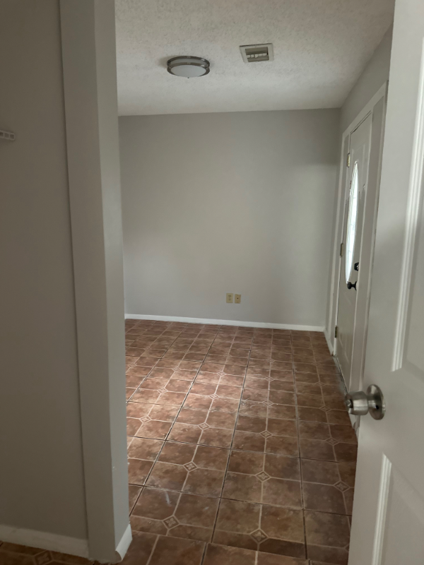 Building Photo - 1431 Raven Dr S