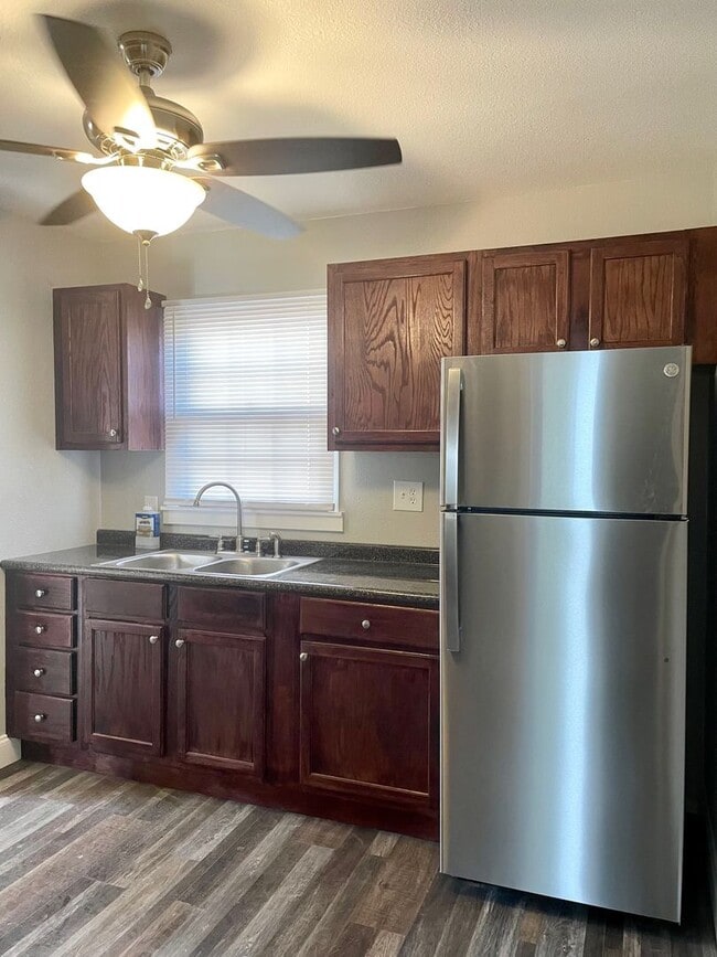 Building Photo - 110 S Rosewood
