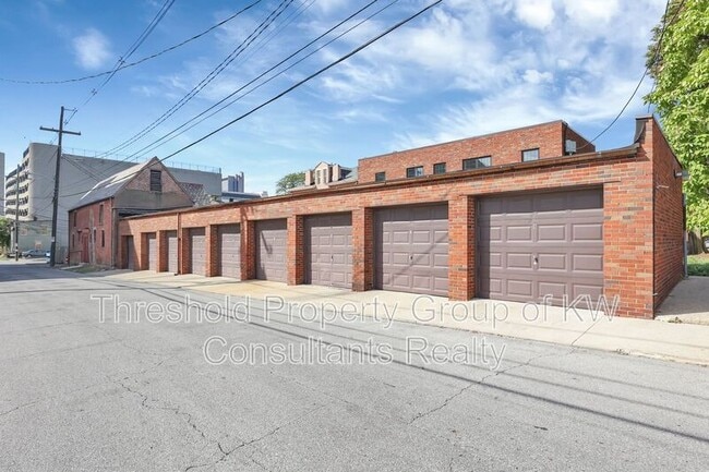 Building Photo - 451 E Town St