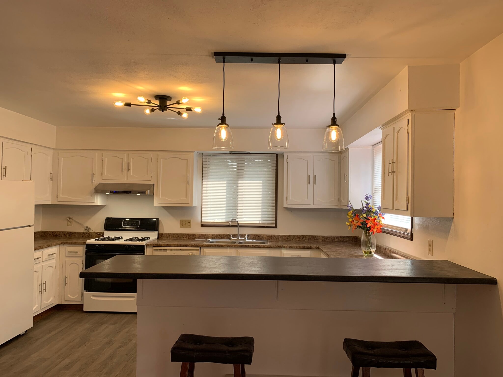 Building Photo - 700 Old Lane Rd