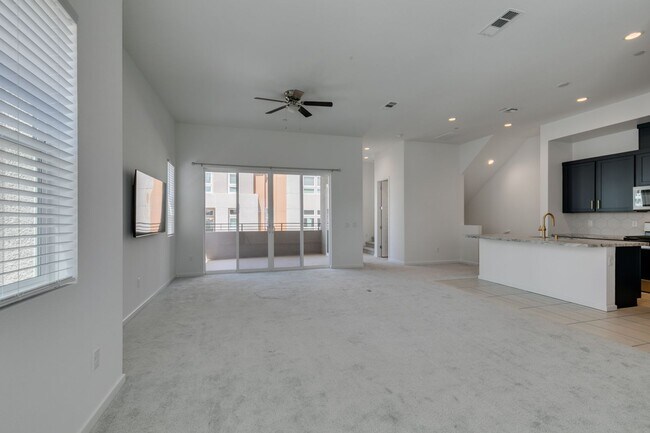 Building Photo - Stunning 4-Level Townhome in Inspirada | R...