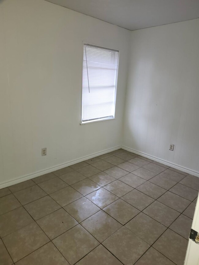 Building Photo - Gulfport 3 Bedroom