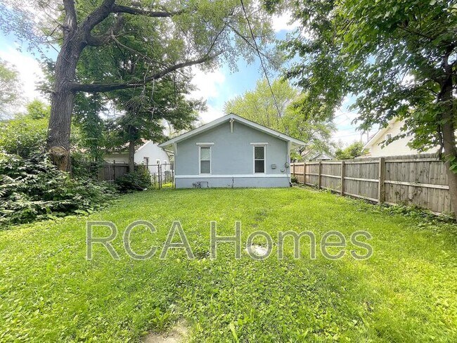 Building Photo - 433 N Bradley Ave