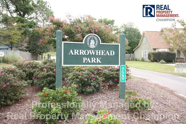 Building Photo - Charming Home Backing up to Arrowhead Park...
