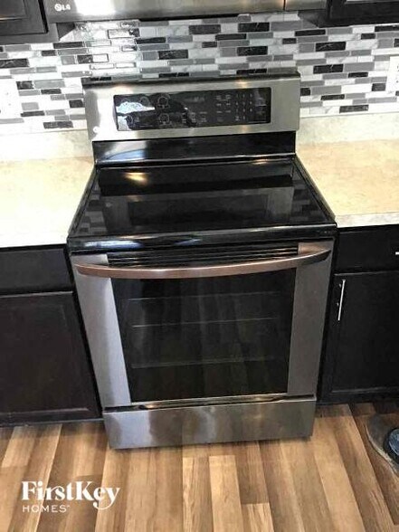 Building Photo - 1727 Declaration Dr W