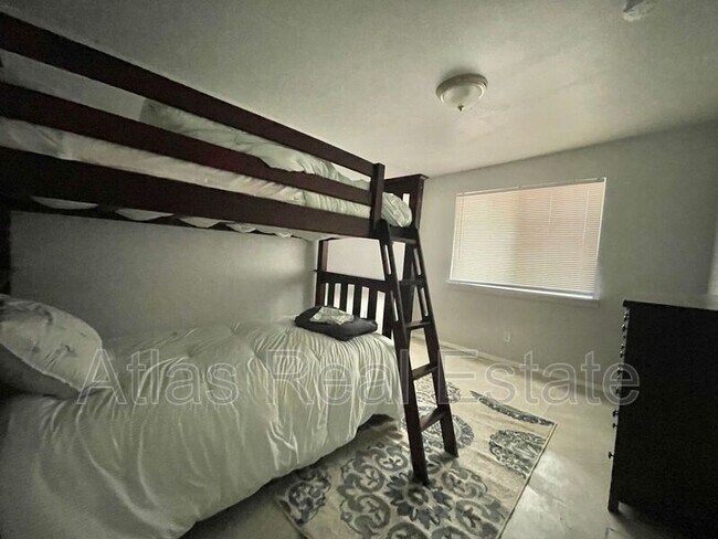 Building Photo - 1611 San Juan St