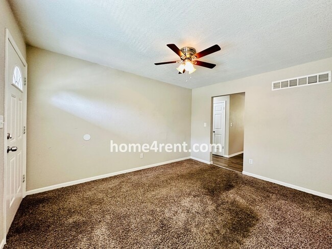 Building Photo - Wonderful Duplex Home in KCK w/ Stainless ...