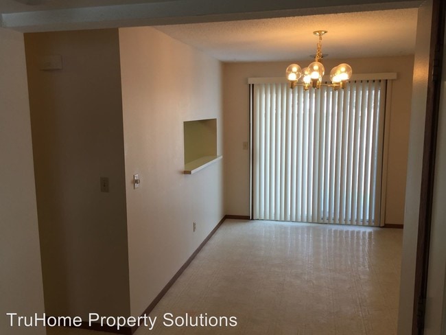 Building Photo - 2 br, 1.5 bath House - 52 Parkview Circle