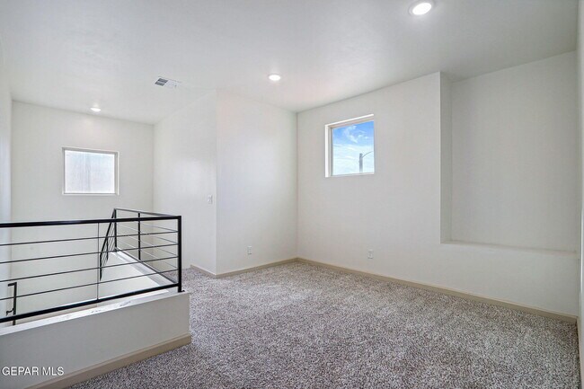 Building Photo - 14740 John McNeely Ave