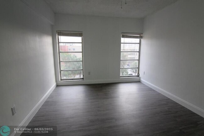 Building Photo - 9159 SW 77th Ave