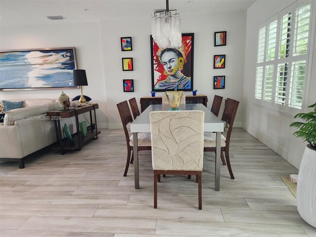 Building Photo - 1411 SW 66th Ave