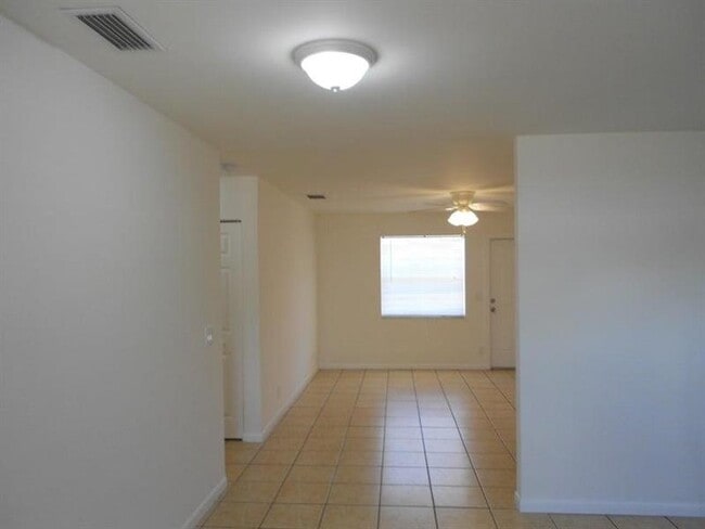 Building Photo - 925 W 36th St