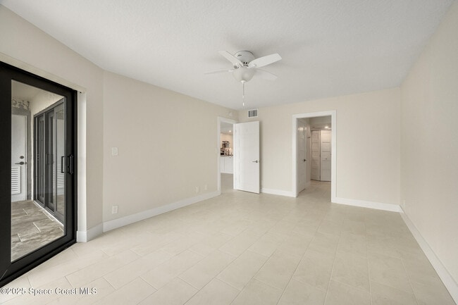 Building Photo - 3220 River Villa Way