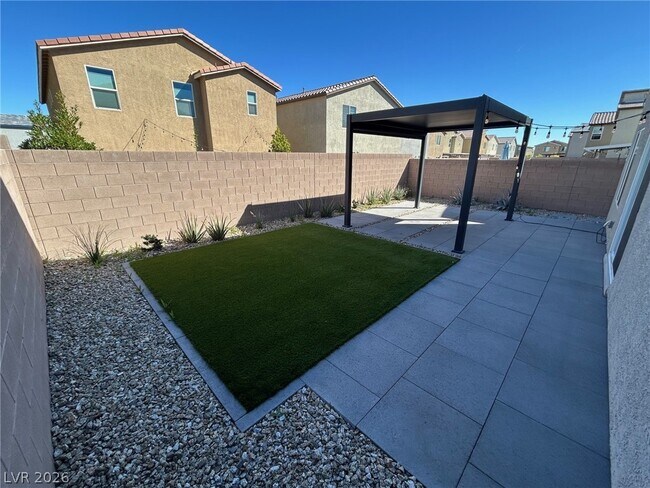 Building Photo - 7526 Pink Mimosa Ave