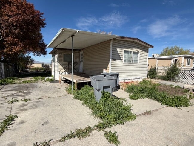 Building Photo - AVAILABLE NOW - 2 Bedroom/2 Bath in Pleasant Grove