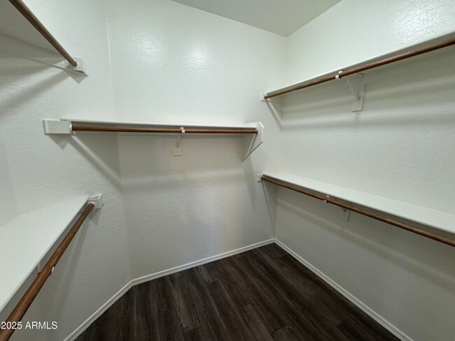 Building Photo - 3323 E Roadrunner Dr