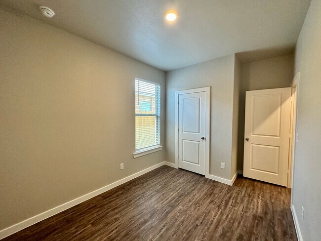 Building Photo - Available July 9th in Highly Desired Harve...