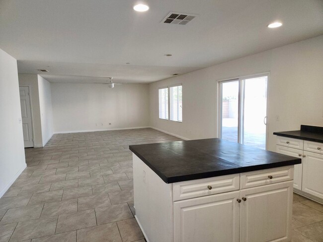Building Photo - Newer 5 Bedroom home in quiet Lancaster co...
