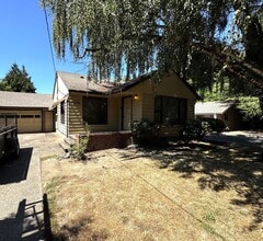 Building Photo - 3 Bed • 1 Bath Home + Bonus Room in Northe...