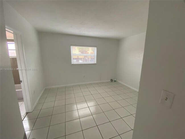 Building Photo - 1280 W 54th St