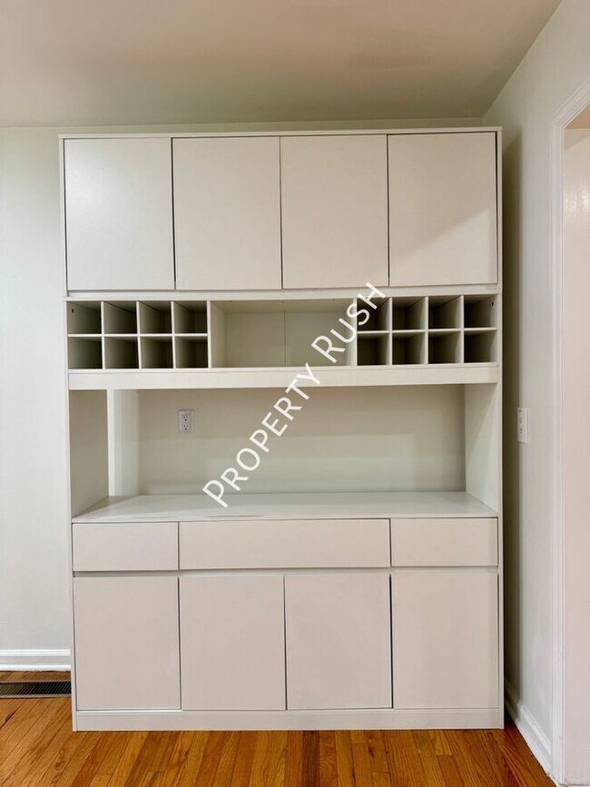 Building Photo - 7339 Brookside Dr