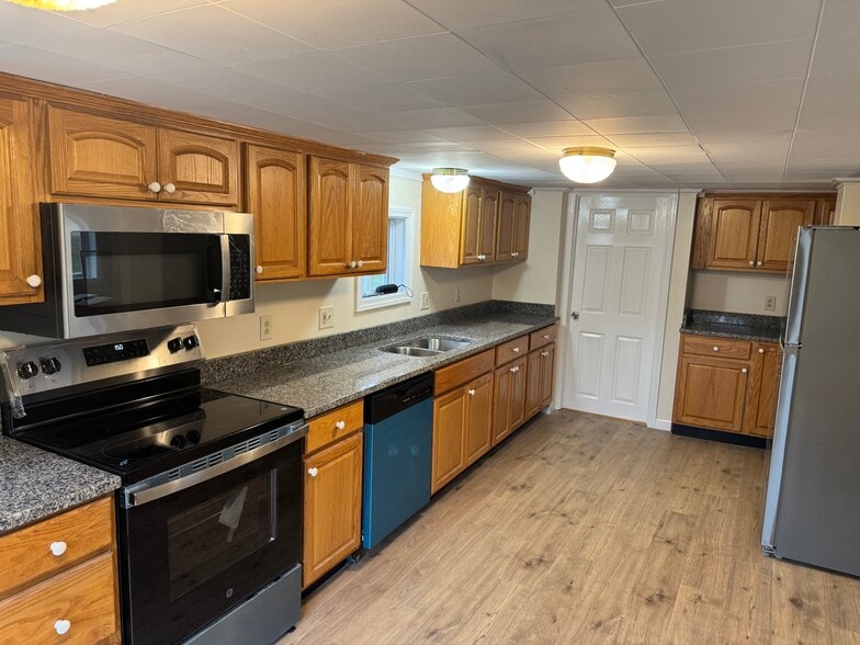 Building Photo - 124 Lincoln St