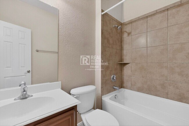 Building Photo - Modern Plano Townhome in Frisco ISD Available for Rent