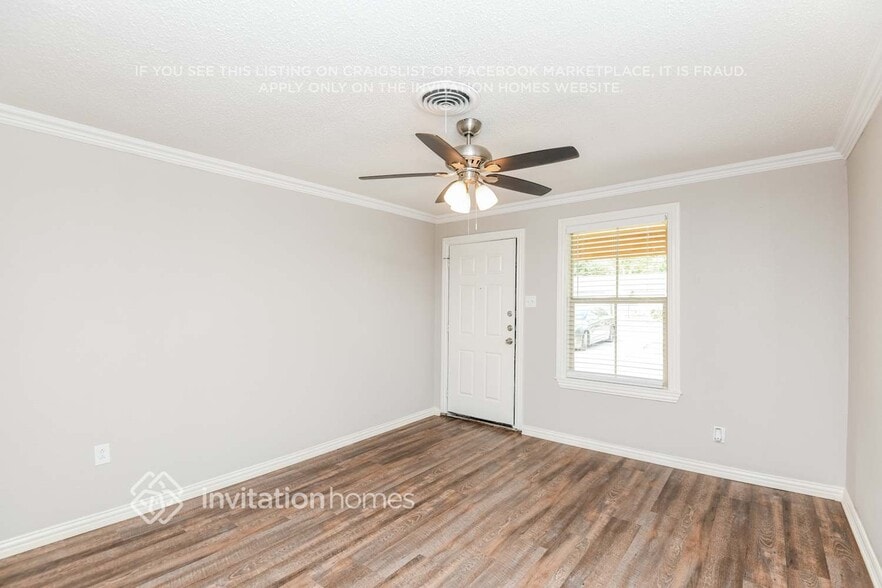 Building Photo - 208 Ennis St