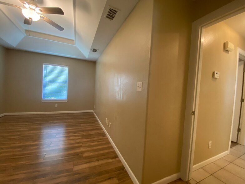 Building Photo - 1209 Swallow Ave