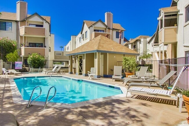 Building Photo - Spacious Townhome in University City for Rent!