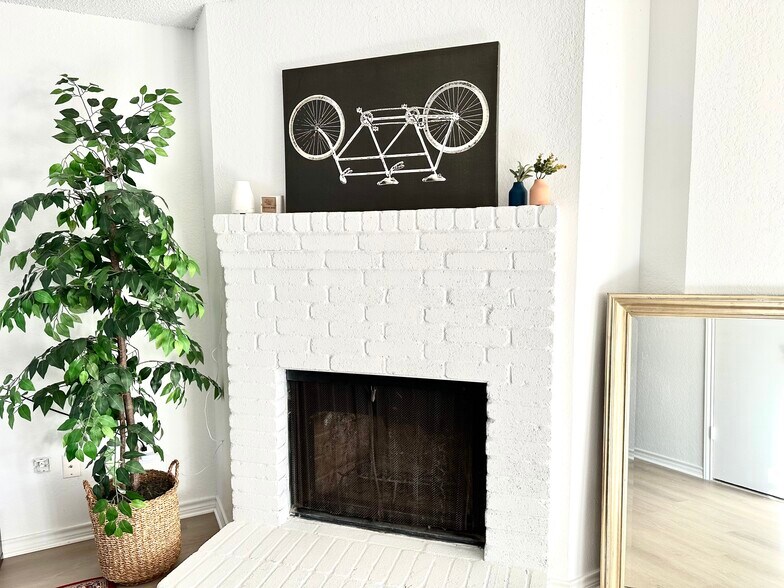 Building Photo - 2623 Gwendolyn Ln