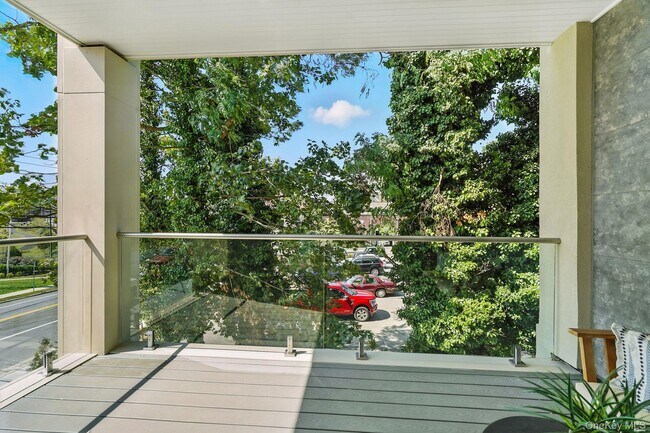 Building Photo - 402 Halstead Ave