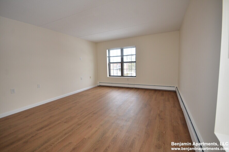 Building Photo - 767 Highland Ave