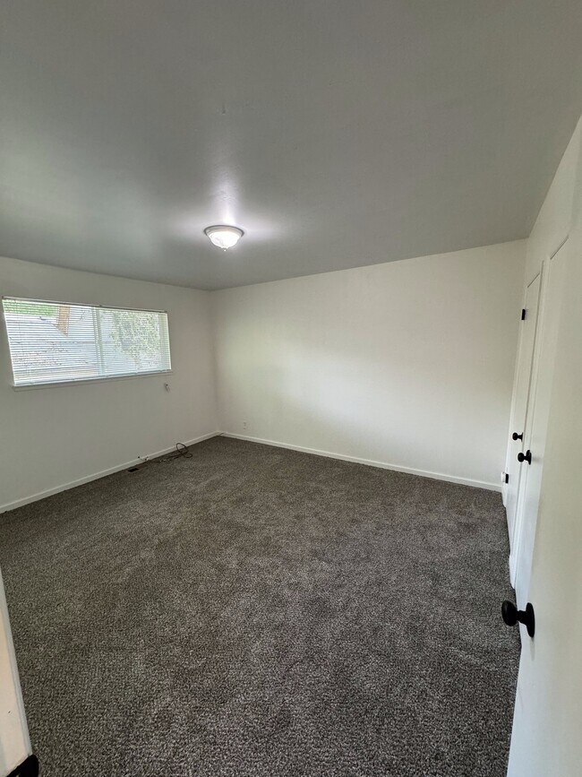 Building Photo - SLC Triplex
