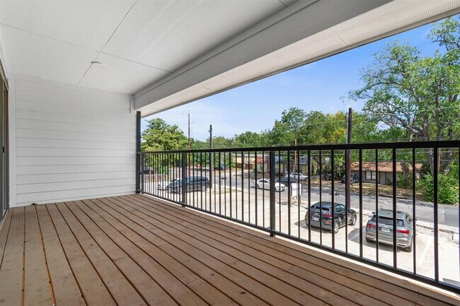 Building Photo - 313 Mill St