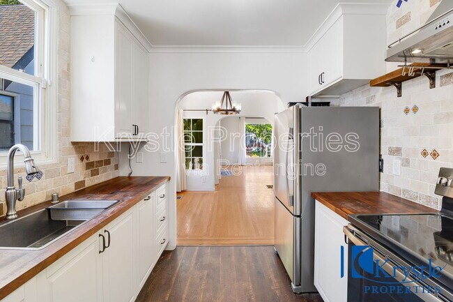 Building Photo - 1616 Fern Pl