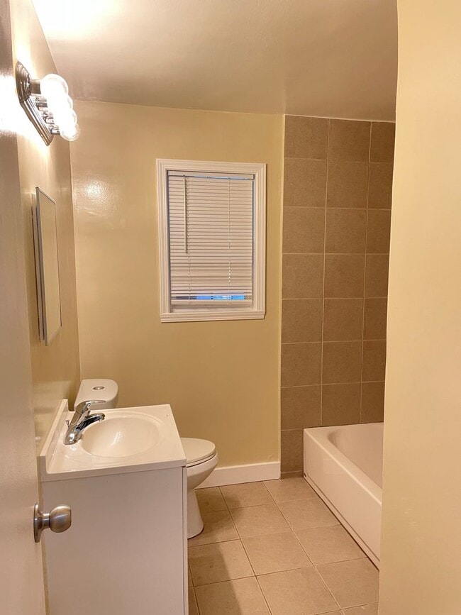 Building Photo - Coming Soon 2 Bedroom 1 Bath House