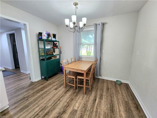Building Photo - Charming 3 bedroom 2 bath in Manor View