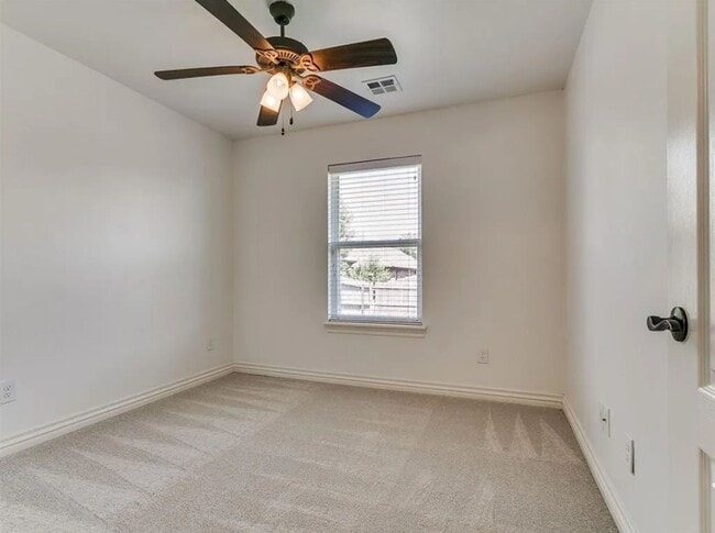 Building Photo - Spacious 4 Bed 2 Bath + Bonus Room In Edmond