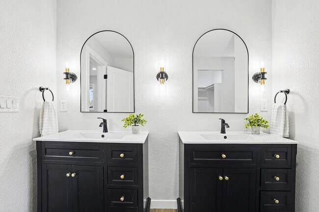 Building Photo - Remodeled 3-Bedroom Home with Private Yard & 2-Car Garage in Berkeley