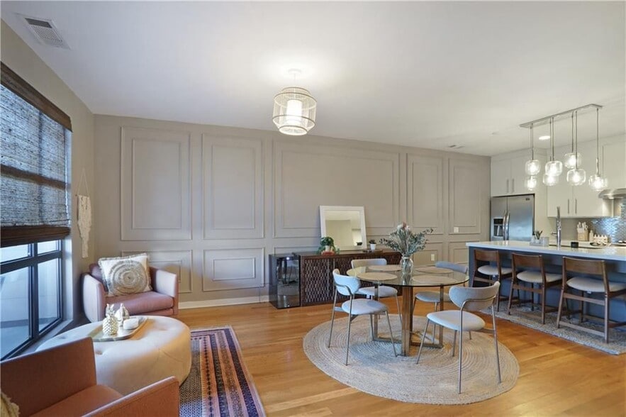 Building Photo - 472 Martin St SE