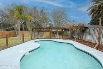 Building Photo - 1448 Heather Ct